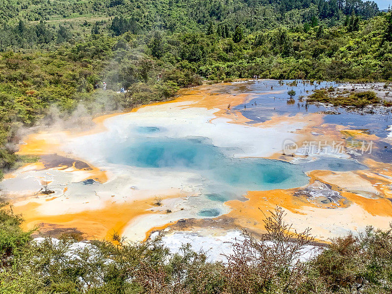 新西兰陶波隐藏山谷的Orakei Korako地热公园和洞穴